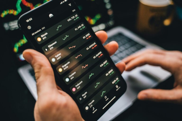 Bitcoin News App with Price Alerts