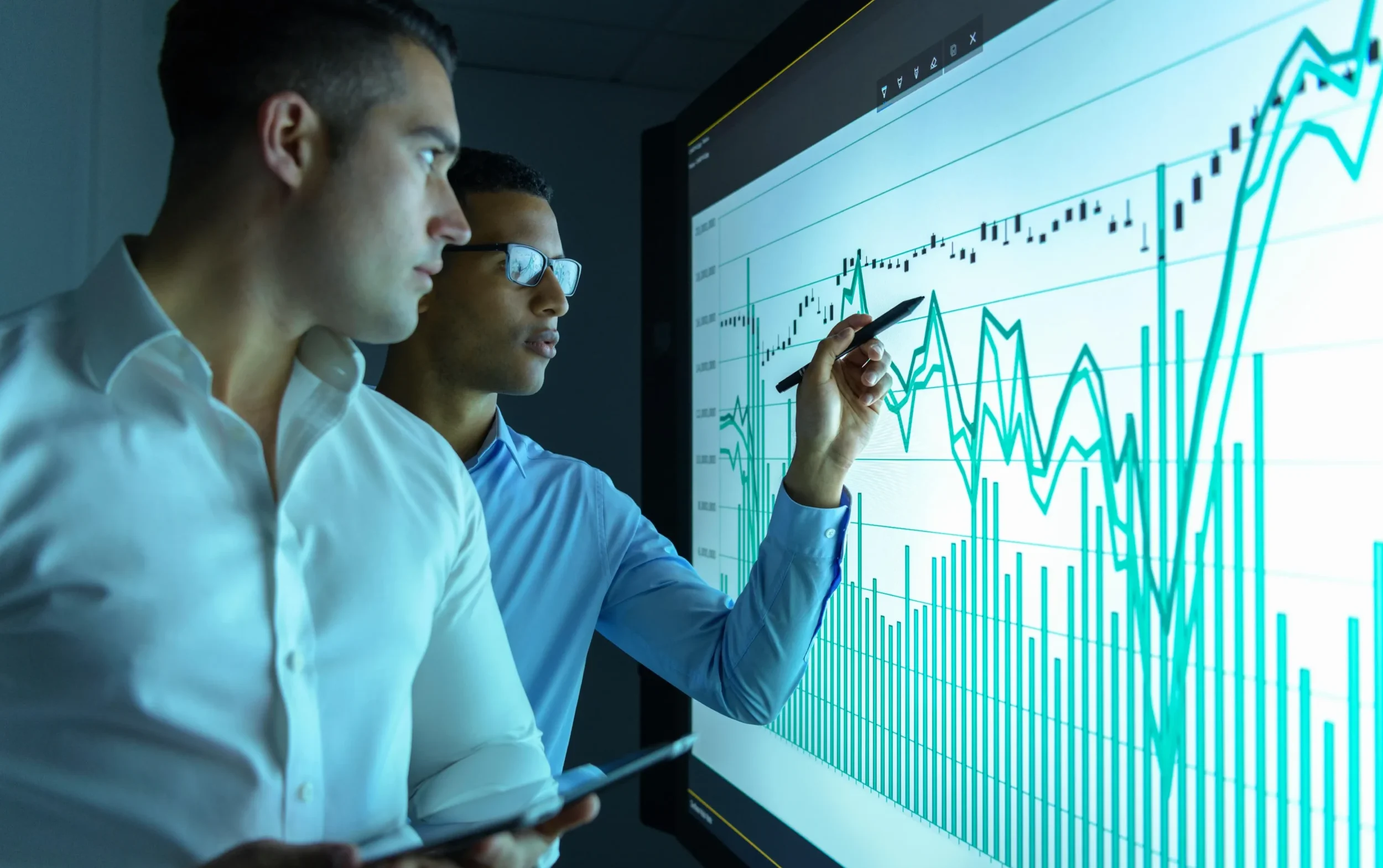 Expert Predictions and Analyst Consensus
